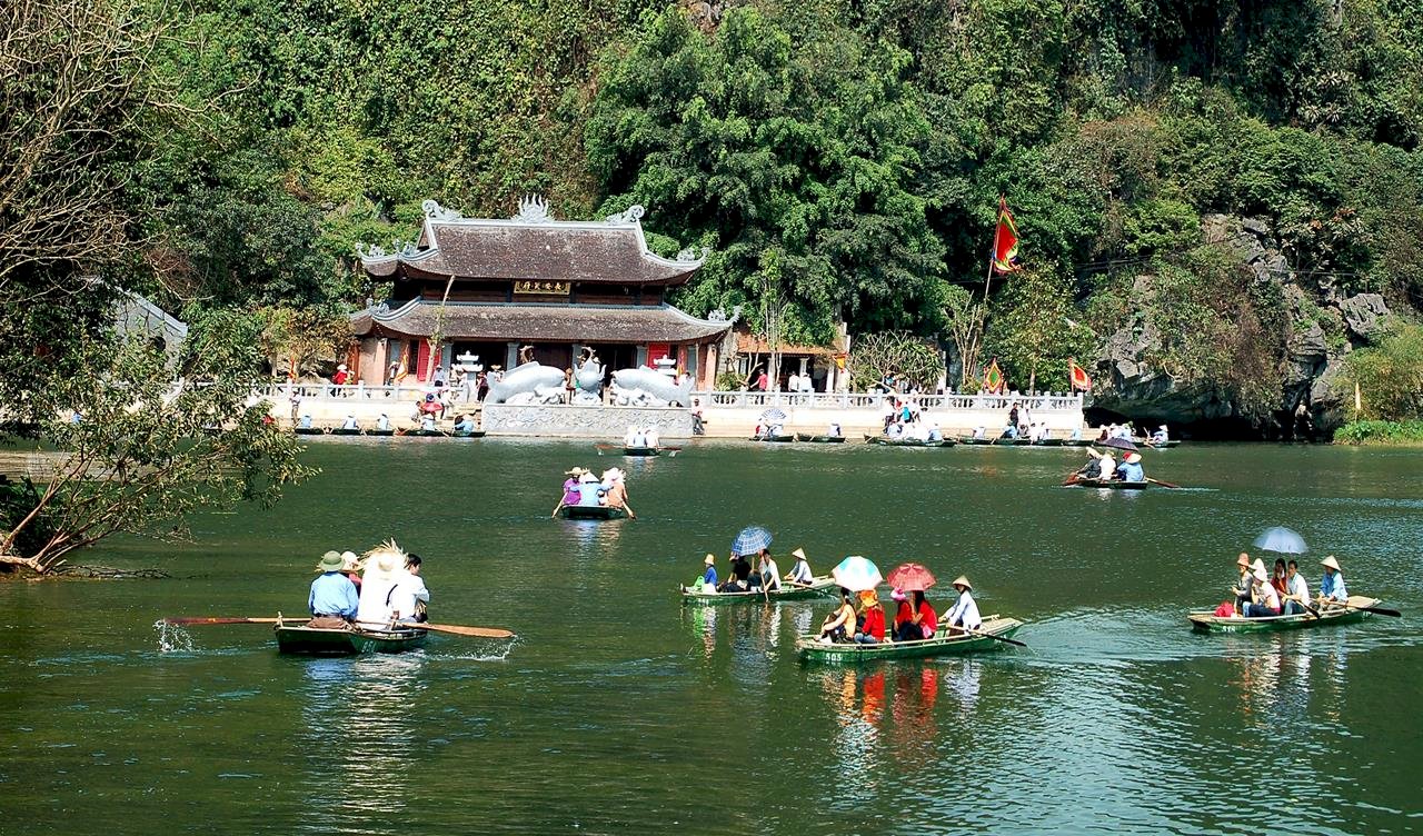 Thời điểm đi du lịch chùa Hương 2024 là tháng 1- tháng 3 âm lịch