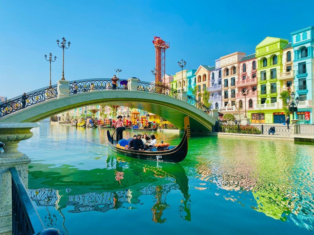 Du ngoạn trên thuyền Gondola Du ngoạn trên thuyền Gondola